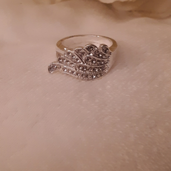 Detailed Intricate Silver Rhinestone Feather Ring - Picture 4 of 4